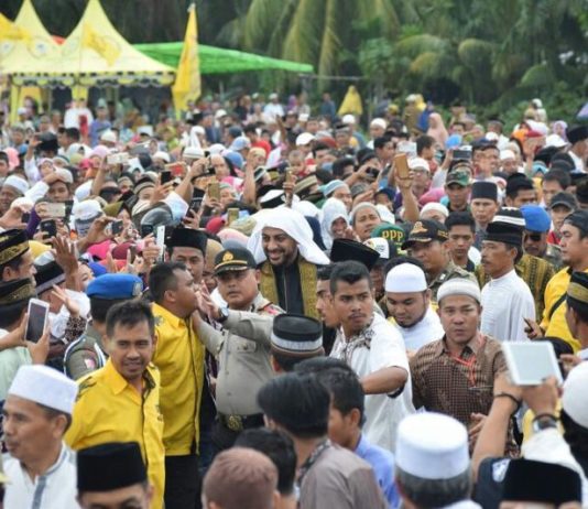 Ribuan Jamaah Hadiri Tabligh Akbar Bersama Syekh Ali Jaber