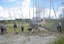 Medan Sulit, Polisi Gunakan Drone Cek Lokasi DIMUSNAHKAN. Polisi memusnahkan peralatan PETI saat operasi di Belitang Hilir, Jumat siang (23/2). Polres Sekadau for RK