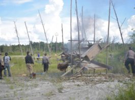 Medan Sulit, Polisi Gunakan Drone Cek Lokasi DIMUSNAHKAN. Polisi memusnahkan peralatan PETI saat operasi di Belitang Hilir, Jumat siang (23/2). Polres Sekadau for RK