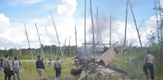 Medan Sulit, Polisi Gunakan Drone Cek Lokasi DIMUSNAHKAN. Polisi memusnahkan peralatan PETI saat operasi di Belitang Hilir, Jumat siang (23/2). Polres Sekadau for RK