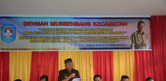 Tahun Ini Kucuran Anggaran Pembangunan di Sungai Ambawang Rp45 Miliar Musrenbang. Bupati Kubu Raya, H Rusman Ali memberikan sambutan dalam Musrenbang di Kecamatan Sungai Raya. Syamsul Arifin/RK.