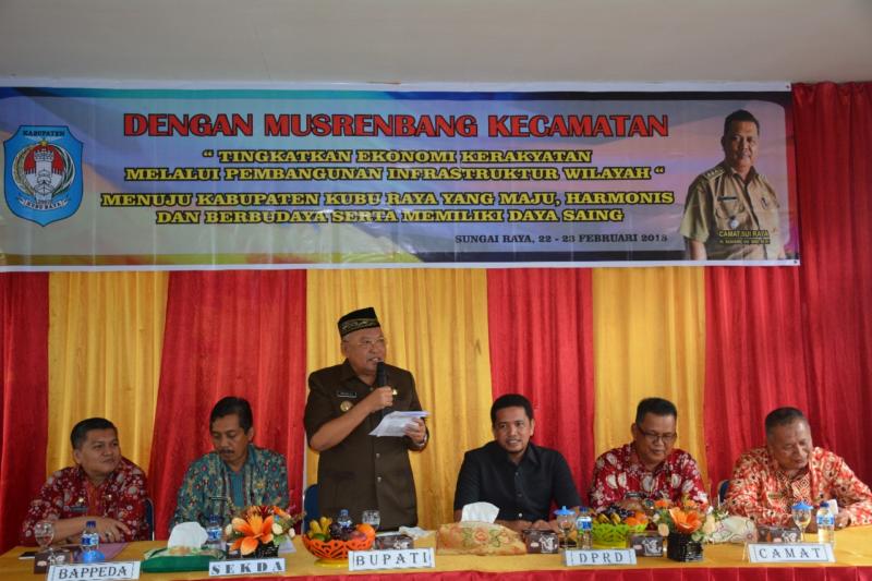 Musrenbang. Bupati Kubu Raya, H Rusman Ali memberikan sambutan dalam Musrenbang di Kecamatan Sungai Raya. Syamsul Arifin/RK.