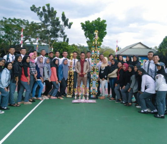 SMA Bina Utama dan SMP 12 Pontianak Rebut Piala Gubernur