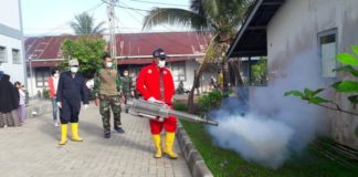 Cegah DBD Dinkes Lantamal Asapi Lingkungan Markas