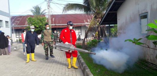 Cegah DBD Dinkes Lantamal Asapi Lingkungan Markas