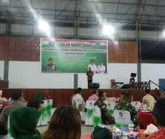 Pangdam Tanjungpura Kunjungi Sekadau Ramah Tamah. Acara ramah tamah Pangdam dengan Forkompimda Sekadau di Penanjung Island, Senin malam (26/2). (Abdu Syukri)