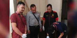 CU Bima Batu Buil Kemalingan, Uang Rp200 Juta Raib OLAH TKP. Tim Reskrim Polsek Belimbing ketika melakukan olah TKP dan pemeriksaan di CU Bima Cabang Batu Buil---Polsek for Rakyat Kalbar