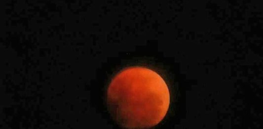 Tak Semua Bisa Nikmati “Si Bulan Merah Darah”