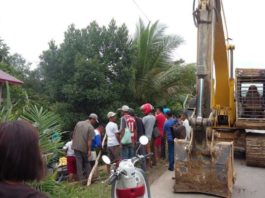 Alat Berat Bantu Evakuasi Truk Masuk Jurang di Penanjung