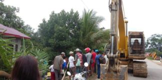 Alat Berat Bantu Evakuasi Truk Masuk Jurang di Penanjung