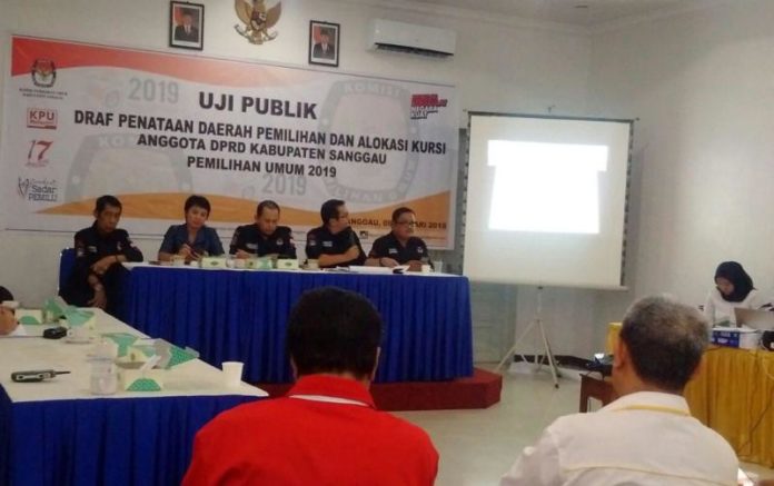 Uji Publik Draf Penataan Dapil dan alokasi kursi Anggota DPRD Sanggau 2019, Kamis (8/2) di hotel Meldy, Sanggau---Kiram Akbar