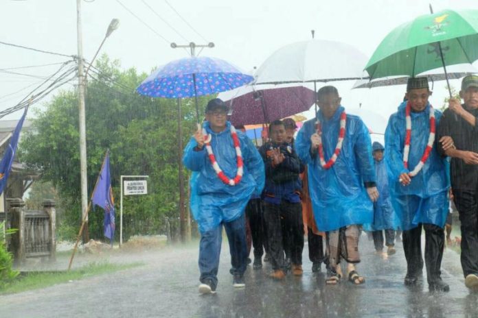 Calon Gubernur Kalbar, Sutarmidji yang lebih akrab disapa Bang Midji melakukan serangkaian safari kampanye ke beberapa daerah pelosok di Sambas, Minggu (25/02)