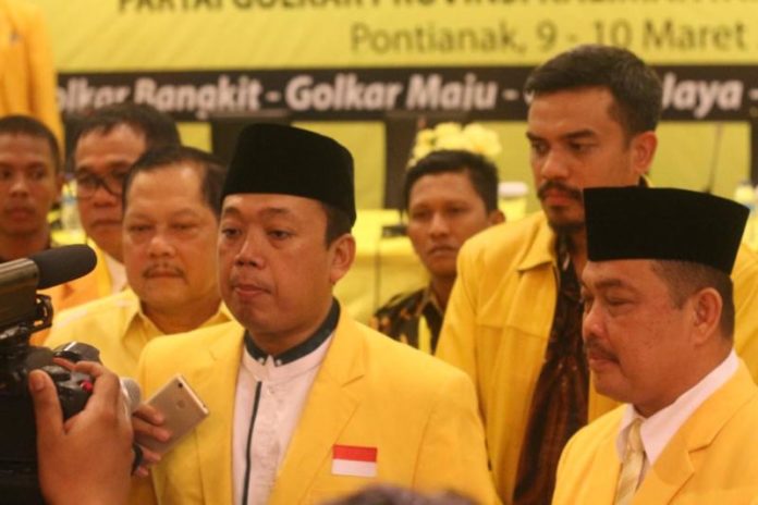 WAWANCARA NUSRON. Koordinator Bidang Pemenangan Pemilu DPP Partai Golkar, untuk Wilayah Jawa dan Kalimantan, Nusron Wahid diwawancarai usai Rakornis Pemenangan Pilkada Partai Golkar di Pontianak, Jumat (9/3). Zainudin-RK