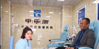 Pedicure Terpaksa PERAWATAN KAKI PERDANA. Dahlan Iskan pedicure untuk pertama kalinya di China. Admin disway.id for Rakyat Kalbar