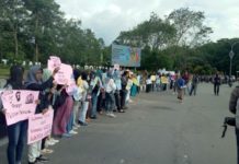Hak-hak Perempuan Masih Terabaikan AKSI DAMAI. Puluhan perempuan mengatasnamakan Women’s March Pontianak menyampaikan menggelar aksi damai di Digulis Untan, Kamis (8/3) sore. Foto Ambrosius Junius-RK
