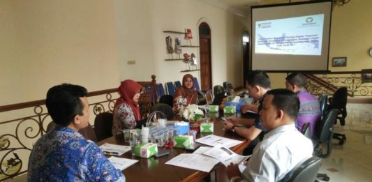 DPRD Sanggau Audiensi ke Ombudsman Kalbar AUDENSI. Anggota DPRD Sanggau melakukan audiensi ke kantor Ombudsman Kalbar, Senin (12/3). Ombudsman Kalbar for RK