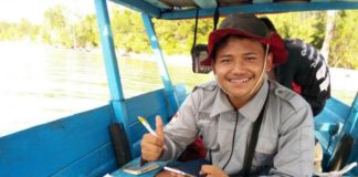 Terima Tantangan Dahlan Iskan Mencari Inovasi Energi Terbarukan TELITI ARUS LAUT. M. Rizqi Mubarok, peneliti muda Indonesia, yang mempelajari arus laut di perairan Maluku Utara untuk Dikembangkan menjadi energi listrik. RUSTAM ODE NURU-MALUT POST