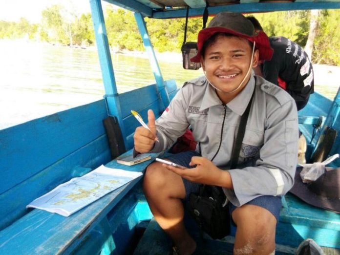 TELITI ARUS LAUT. M. Rizqi Mubarok, peneliti muda Indonesia, yang mempelajari arus laut di perairan Maluku Utara untuk Dikembangkan menjadi energi listrik. RUSTAM ODE NURU-MALUT POST