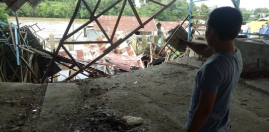 Pasar Tradisional Laja Ambruk Pasar Laja Ambruk. Beginilah kondisi bangunan Pasar Laja yang ambruk, Selasa (13/3). Dedi Irawan/RK.