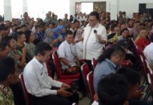 Sosialisasi Empat Pilar Kebangsaan di Kayong Utara Sosialisasi. Wakil Ketua MPR RI, H Oesman Sapta Odang melakukan sosialisasi empat pilar kebangsaan di Aula Pendopo Bupati Kayong Utara, Rabu (14/3). Kamiriluddin/RK.