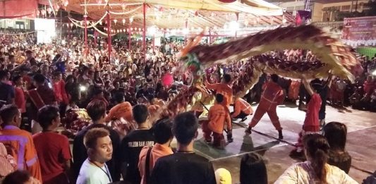 Pawai Lampion Diwarnai Atraksi Barongsai dan Naga