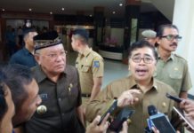 Angka Kemiskinan di Kubu Raya Terus Menurun Apresiasi Kubu Raya. Penjabat (Pj) Gubernur Kalbar, Drs Dodi Riyadmadji, MM didampingi Bupati Kubu Raya, H Rusman Ali mengapresiasi inovasi pelayanan publik serta terus menurunnya angka kemiskinan di Kabupaten Kubu Raya ketika menghadiri musrenbang tingkat kabupaten di Aula Kantor Bupati Kubu Raya, Selasa (13/3). Syamsul Arifin/RK.