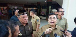 Angka Kemiskinan di Kubu Raya Terus Menurun Apresiasi Kubu Raya. Penjabat (Pj) Gubernur Kalbar, Drs Dodi Riyadmadji, MM didampingi Bupati Kubu Raya, H Rusman Ali mengapresiasi inovasi pelayanan publik serta terus menurunnya angka kemiskinan di Kabupaten Kubu Raya ketika menghadiri musrenbang tingkat kabupaten di Aula Kantor Bupati Kubu Raya, Selasa (13/3). Syamsul Arifin/RK.