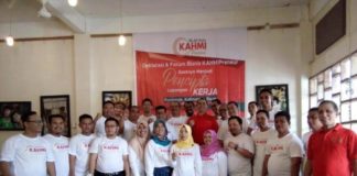 Bangun Kemandirian Ekonomi Umat Jadi Tantangan Terbesar FOTO BERSAMA. Sejumlah alumni HMI yang ada di Kalimantan Barat deklarasikan KAHMI Preneur Kalbar di Canopy Café n Resto, Minggu (25/3). KAHMI Preneur Kalbar for RK