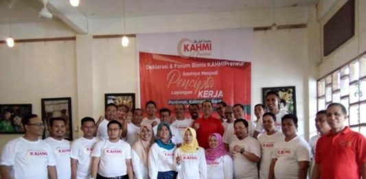 Bangun Kemandirian Ekonomi Umat Jadi Tantangan Terbesar FOTO BERSAMA. Sejumlah alumni HMI yang ada di Kalimantan Barat deklarasikan KAHMI Preneur Kalbar di Canopy Café n Resto, Minggu (25/3). KAHMI Preneur Kalbar for RK