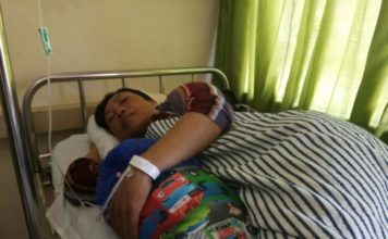 Tak Terima Ditegur Main HP, NF Aniaya Gurunya TERBARING LEMAH. Nuzul Kurniawati, terbaring lemah di RSUD dr Soedarso setelah dipukul muridnya, NF—Warga for RK