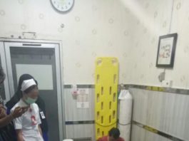 Pencuri Spesialis Pecah Kaca Mobil Ditembak Jatanras TERKAPAR. Salah satu pelaku yang ditembak tengah mendapat pertolongan medis di RS Anton Soedjarwo Bhayangkara Polda Kalbar, Rabu (14/3) dini hari—Ocsya Ade CP