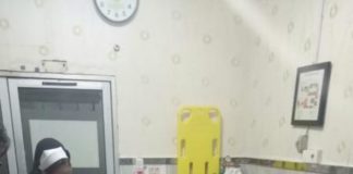 Pencuri Spesialis Pecah Kaca Mobil Ditembak Jatanras TERKAPAR. Salah satu pelaku yang ditembak tengah mendapat pertolongan medis di RS Anton Soedjarwo Bhayangkara Polda Kalbar, Rabu (14/3) dini hari—Ocsya Ade CP