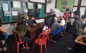 Berduaan di Kamar Kos, 15 Muda-mudi Diangkut Satpol PP TERJARING. Belasan penghuni kos terjaring razia Satpol PP Kota Pontianak karena berduaan dalam kamar kos dan tidak memiliki identitas diri, Rabu (14/3) pagi—Ocsya Ade CP