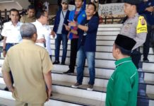 Tolak Revisi UU MD3, Mahasiswa “Serbu” Gedung DPRD Kalbar BERDIALOG. Aliansi Mahasiswa Kalimantan Barat berdialog dengan perwakilan DPRD Kalbar, Senin pagi (26/3). Zainudin-RK