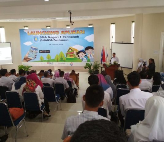 SMAN 1 Pontianak Luncurkan Aplikasi Penghungung Orangtua dan Pihak Sekolah PELUNCURAN APLIKASI. Suasana peluncuran aplikasi di SMAN 1 Pontianak--Suci Nurdini Setiowati/RK