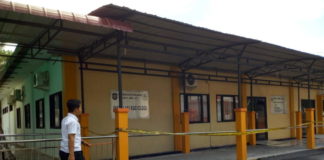 Kerugian Diprediksi Miliaran Rupiah POLICE LINE. Bangunan Radiologi RSUD dr Abdul Aziz Singkawang yang terbakar dipasang garis polisi, Selasa (6/3) SUHENDRA-RK