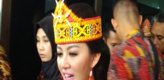 Prihatin.! Penganiayaan Guru di Pontianak, Ini Penjelasan Cagub Karolin