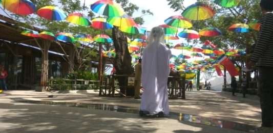 Ngeriii… Ada Kuntilanak di Tugu Khatulistiwa