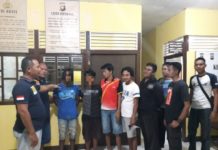 Curi dan Bunuh di Kalteng, Pemuda Melawi Diciduk di Rumahnya DICIDUK. Kedua tersangka ketika sempat diamankan di Polsek Sokan sebelum dijemput oleh Polsek Hanau, Jajaran Polres Seruyan--Polres for Rakyat Kalbar