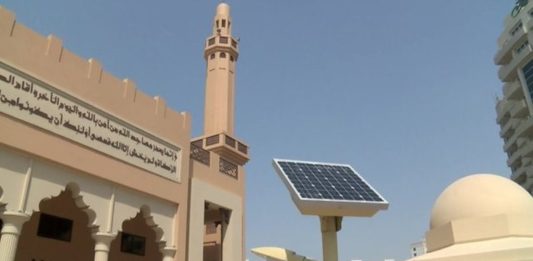 Terinspirasi Masjid di Palestina MASJID BERSOLAR PANEL. Dilansir Mbah Google, di Negeri yang selama setengah abad tercabik-cabik oleh perang, Palestina, ada sebuah masjid yang seluruh kebutuhan listriknya disuplai dari solar power. Joko Intarto for eQuator.co.id