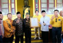 Sutarmidji Serahkan Piagam Komitmen  Pemekaran Kapuas Raya di Sintang