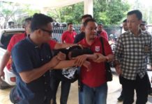 Tak Bayar Utang, Aang Dihabisi Janni DITEMBAK. Usai ditembak, pelaku dilarikan ke RS Anton Seodjarwo Bhayangkara Polda Kalbar untuk diberi pertolongan medis, Kamis (14/3)—Ocsya Ade CP