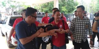 Tak Bayar Utang, Aang Dihabisi Janni DITEMBAK. Usai ditembak, pelaku dilarikan ke RS Anton Seodjarwo Bhayangkara Polda Kalbar untuk diberi pertolongan medis, Kamis (14/3)—Ocsya Ade CP