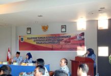 Tenaga Kerja Konstruksi Harus Bersertifikat SAMBUTAN. Ana Mariana memberikan sambutan pada pelatihan Tenaga Terampil Konstruksi Sub Bidang Batu, Bata dan Beton di kantor Dinas Pekerjaan Umum, Bina Marga dan Sumber Daya Air Kapuas Hulu, Senin (19/3). Andreas-RK