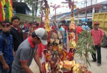 Tatung Laksanakan Ritual Cuci Jalan
