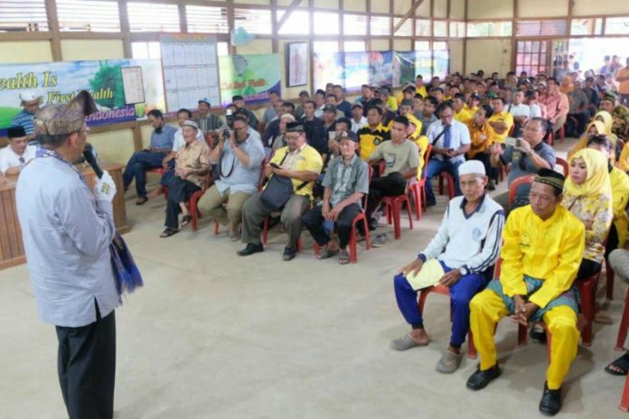 Dalam orasi politiknya, Sutarmidji Calon Gubernur Kalbar mengajak masyarakat untuk menggunakan hak pilihnya. (Kang Enchus for Equator).