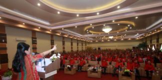 Kukuhkan Tim Pemenangan Karolin-Gidot, Ini Pesan Karolin Karolin Kukuhkan Tim Pemenangan di Kabupaten Ketapang