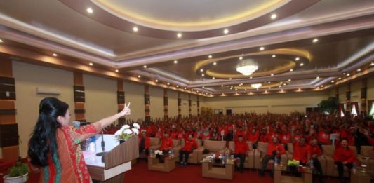 Kukuhkan Tim Pemenangan Karolin-Gidot, Ini Pesan Karolin Karolin Kukuhkan Tim Pemenangan di Kabupaten Ketapang