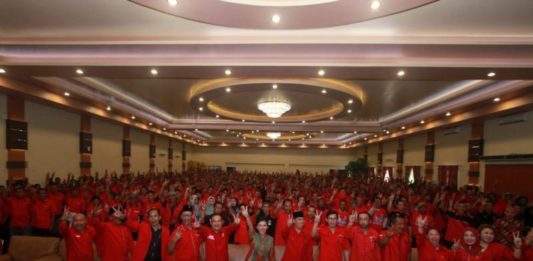 Warga Madura Sambut Hangat Karolin Karolin Kukuhkan Tim Pemenangan di Kabupaten Ketapang