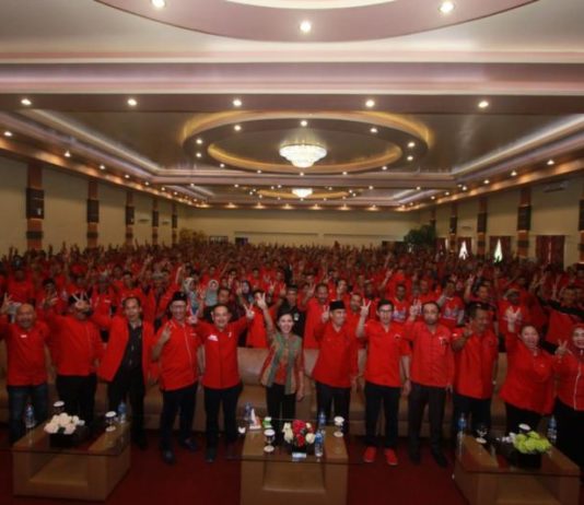 Warga Madura Sambut Hangat Karolin Karolin Kukuhkan Tim Pemenangan di Kabupaten Ketapang